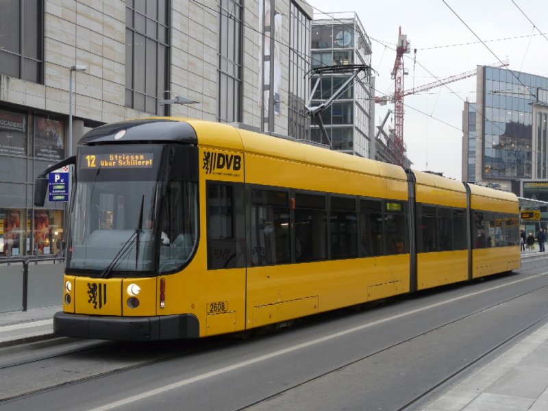 Dresden - Strassenbahn Nr.2608 unterwegs auf der Linie 12 am 10.12.2008