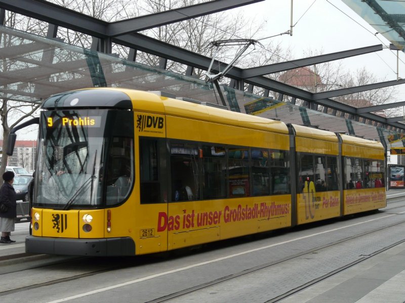 Dresden - Strassenbahn Nr.2612 unterwegs auf der Linie 9 am 08.12.2008