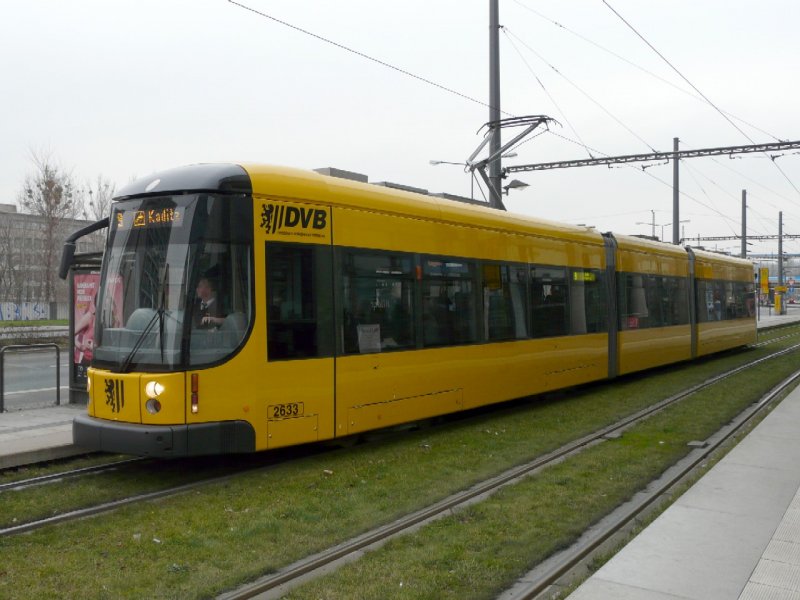 Dresden - Strassenbahn Nr.2633 unterwegs auf der Linie 9 am 10.12.2008