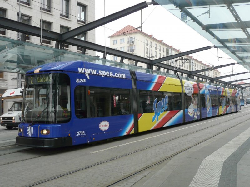 Dresden - Strassenbahn Nr.2705 unterwegs auf der Linie 2 am 10.12.2008