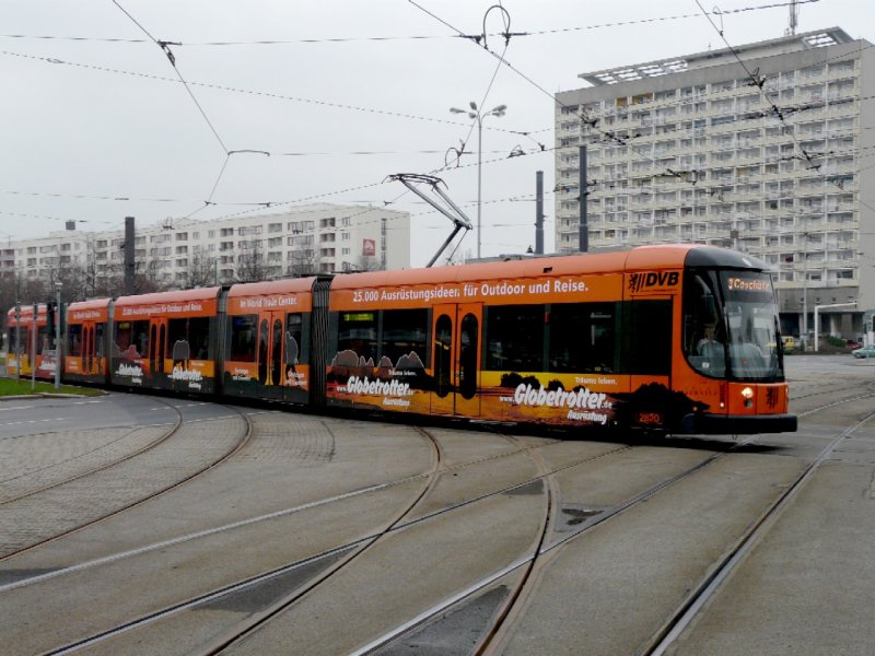 Dresden - Strassenbahn Nr.2820 ,ot Werbung unterwegs auf der Linie 3 am 10.12.2008