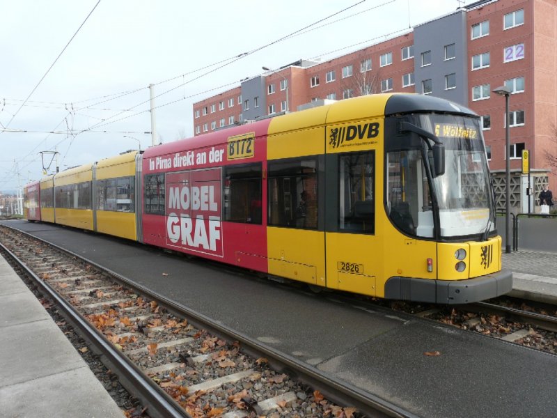 Dresden - Strassenbahn Nr.2826 unterwegs auf der Linie 6 am 08.12.2008