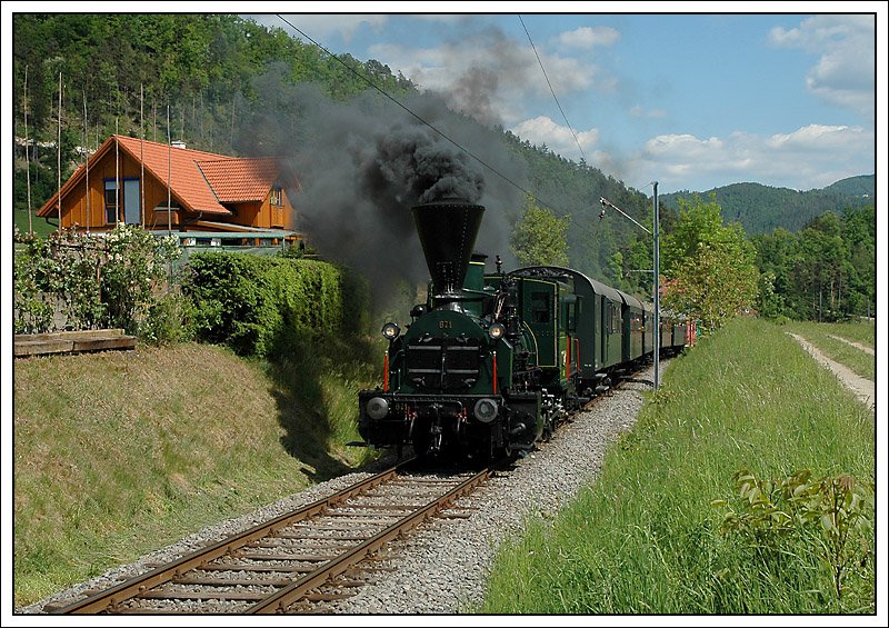 Dritte und letzte Pendelfahrt zwischen Peggau-Deutschfeistritz und Übelbach am 12.5.2008, diesmal mit 671 Richtung Übelbach an der Spitze, aufgenommen zwischen Deutschfeistritz und Zitoll.