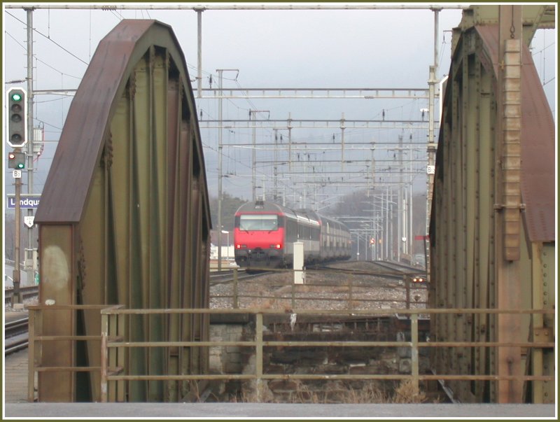 DS-IC mit einstckigem Zusatzmodul auf dem Weg nach Basel SBB hat soeben Landquart verlassen. (23.01.2007)