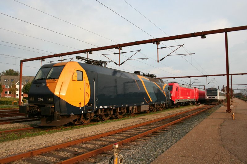 DSB EG 3106 mit weiteren 185 331-6 und 185 330-8erm und einem MR 4075 am 21.7.2008 in Padborg.
