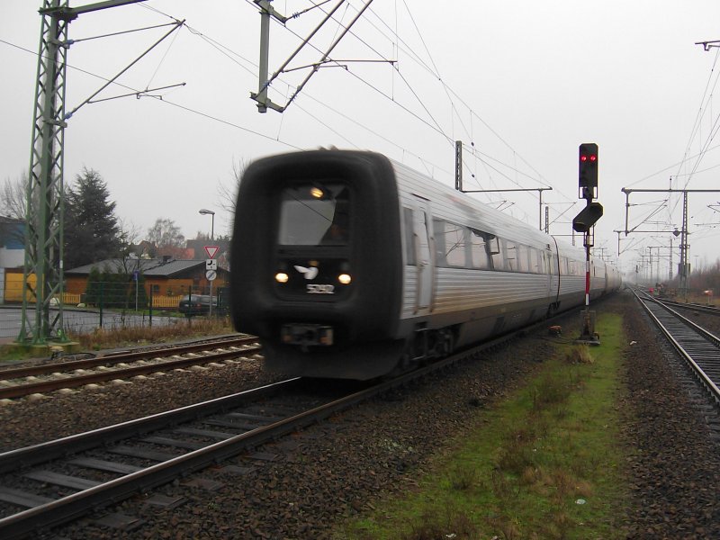 DSB IC 3 5092 rast am 6.12.08 als EC 35 von Hamburg Hbf nach Kopenhagen durch Bad Oldesloe.