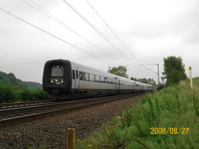 DSB IC 3 5277 fhrt am 27.08.08 als EC 36 von Kopenhagen nach Hamburg Hbf kurz vor Reinfeld (Holst.) seinem Ziel entgegen.