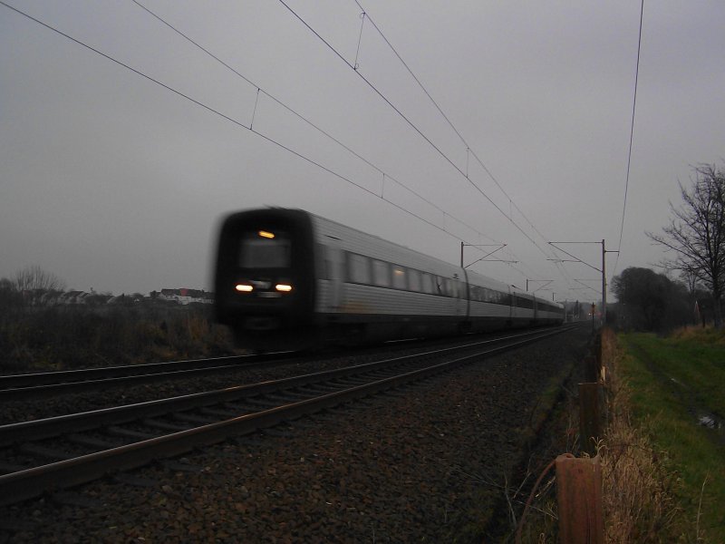 DSB IC 3 ist am 12.12.08 als EC 36 von Kopenhagen nach Hamburg Hbf unterwegs. Reinfeld (Holst.).