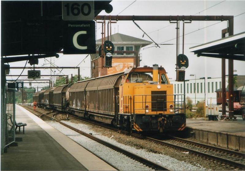 DSB MK Rangierlok mit Gterzug im Bahnhof von Odense