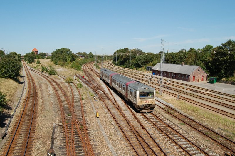 DSB MR 4265 aus Fredericia kommend bei der Einfahrt in Esbjerg. August 2007