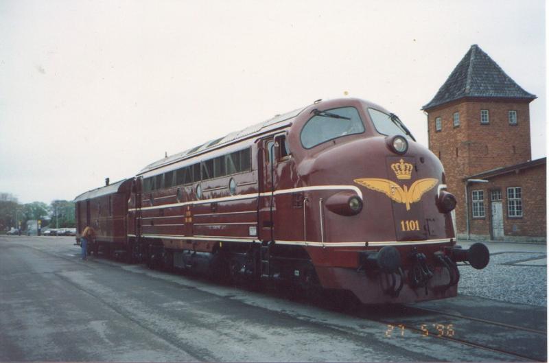 DSB My 1101, sogenannte  Kartoffelkfer , auf einem nostalgiefahrt in bhf Gilleleje, 27. mai 1996.