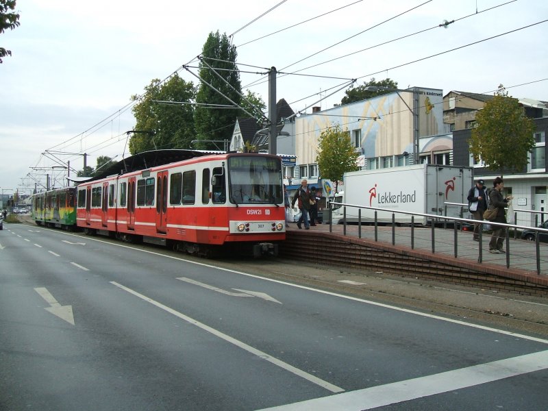 DSW 21, Linie U 41 ,von Dortmund Hrde nach Brambauer ,an
der Haltestelle Zeche Minister Stein in DO Eving.(28.09.2007)