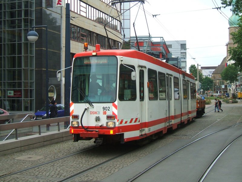DSW21 Dienstwagen an der Haltestelle Kampstrasse bei der
Durchfahrt