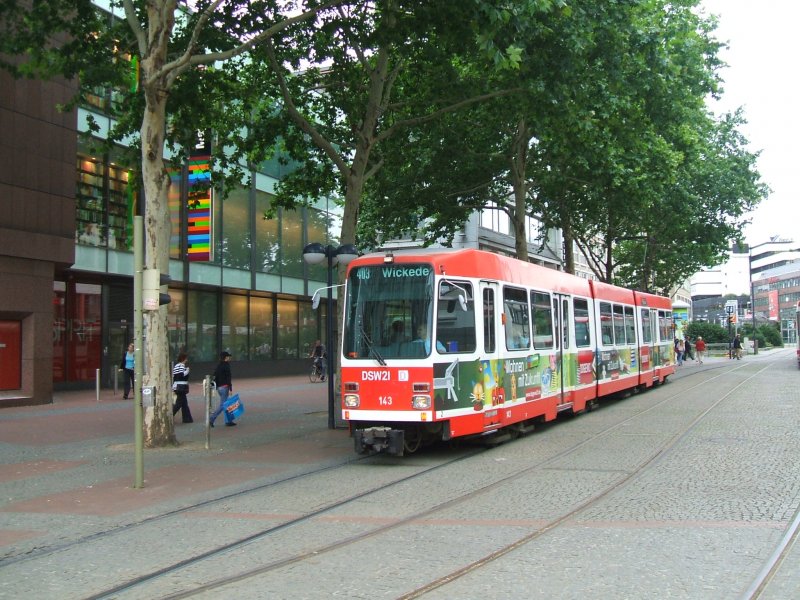 DSW21 Strassenbahn 143, Linie 403 von Dortmund Dorstfeld 
nach Dortmund Wickede,Haltestelle Kampstrasse 