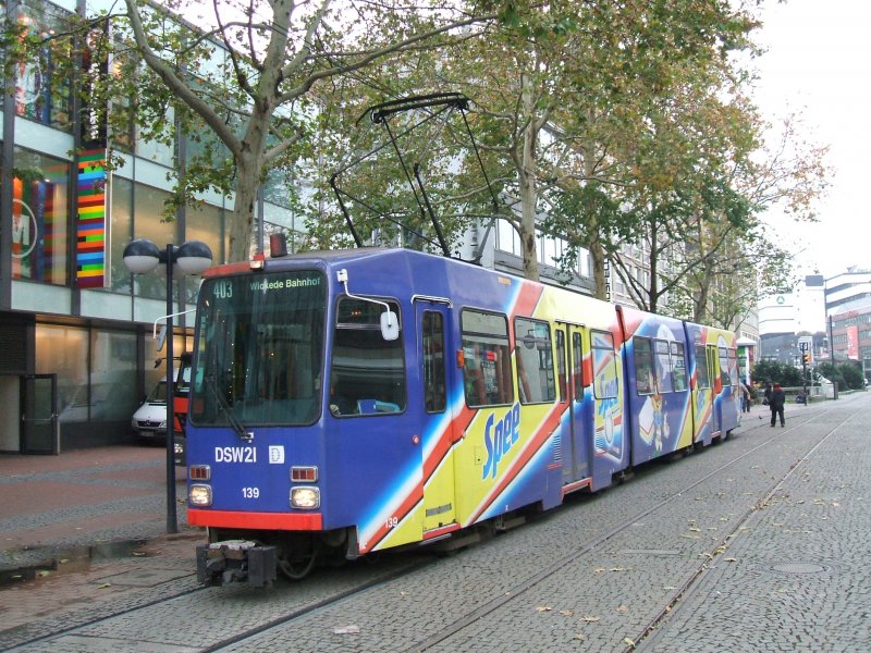 DSW21,Wagen 139,Linie 403,mit  SPREE  Werbung nach Dortmund-Wickede.(15.11.2007)