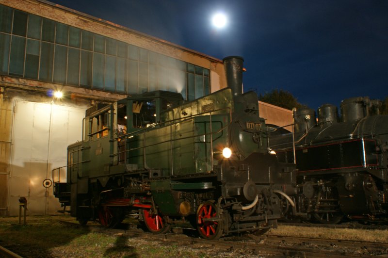 DT 1.07 und Vollmond am 3.10.2009 bei der  Langen Nacht der Museen  im Eisenbahnmuseum Strasshof.