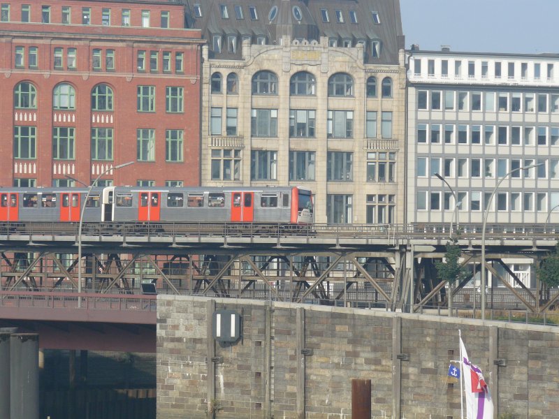 DT-3E der Hochbahn Hamburg, zwischen Baumwall und Rathaus (U3) 2008.