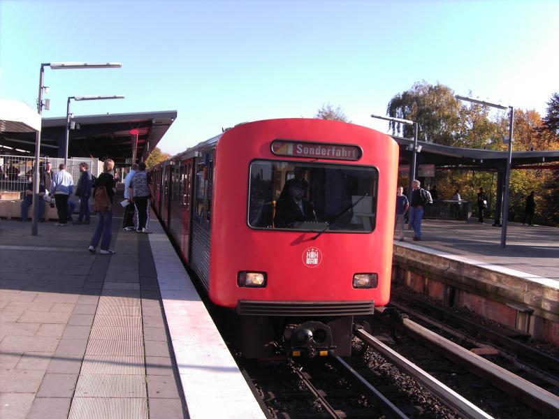 DT2 in Barmbek fhrt zum Verkehrshistorischen Tag 2005 in Hamburg