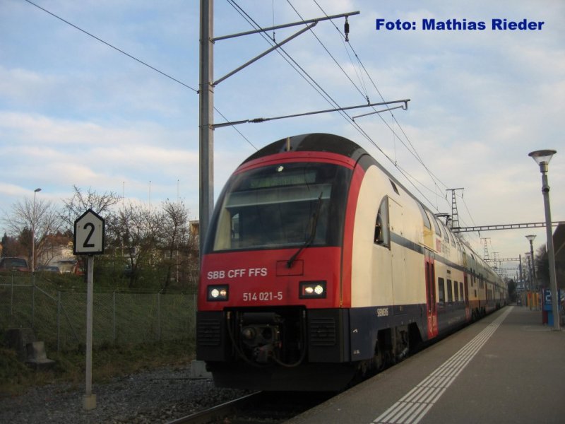 DTZ bei der Einfahrt in den Bahnhof Mnnedorf, am 29.11.08