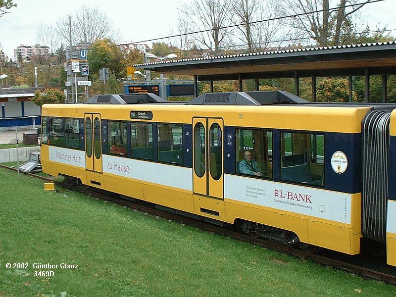 DUEWAG DT8.10 am 25.10.2002 in der Endhaltestelle Remseck der Linie U 14. Dieser Typ kann nur Strecken mit Hochbahnsteigen fahren und hat einen Faltenbalg-bergang zwischen beiden Wagen. 3.Bauserie
