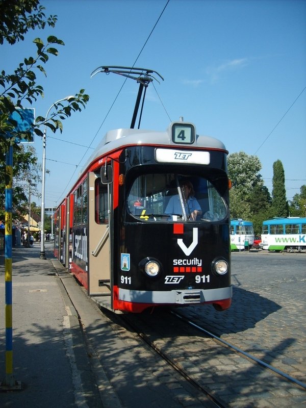 Dwag GT-6 als Linie 4 auf die Endhaltestelle Savski most (Sava-Brcke)