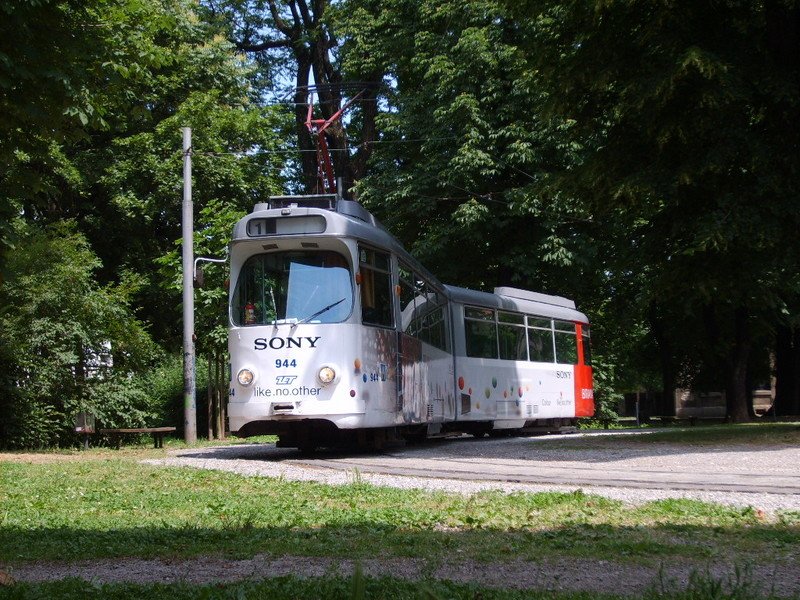 Dwag GT-6 Mannheimer als Linie 1 auf die Endhaltestelle Zapadni kolodvor (West Bahnhof).