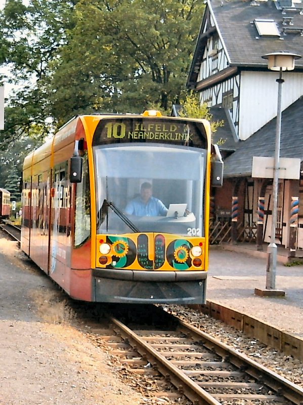 DUO-Combino der Strassenbahn Nordhausen auf der Harzquerbahn im Bhf Ilfeld, 2006