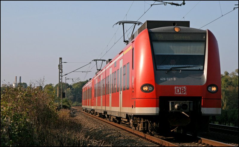 Durch das Lennetal bei Hohenlimburg fahren die beiden 426 027/527 und 426 019/519 als RE16 (RE 29685)  RUHR-SIEG-EXPRESS  von Essen Hbf ber Hagen Hbf und Altenhundem nach Siegen. (06.10.07)