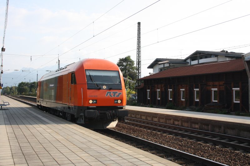 Durch Prien a Chiemsee fuhr am 10.09.09 die 2016 905 der RTS. 