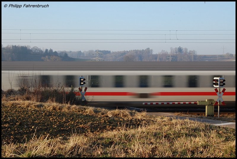 Durchfahrt des IC 2069 von Karlsruhe Hbf nach N�rnberg Hbf, aufgenommen am B� Km 77 der Remsbahn. Kameraeinstellungen: f 16 / 1/30 sek.