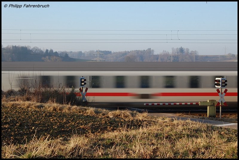 Durchfahrt des IC 2069 von Karlsruhe Hbf nach Nrnberg Hbf, aufgenommen am B Km 77 der Remsbahn. Kameraeinstellungen: f 16 / 1/30 sek.