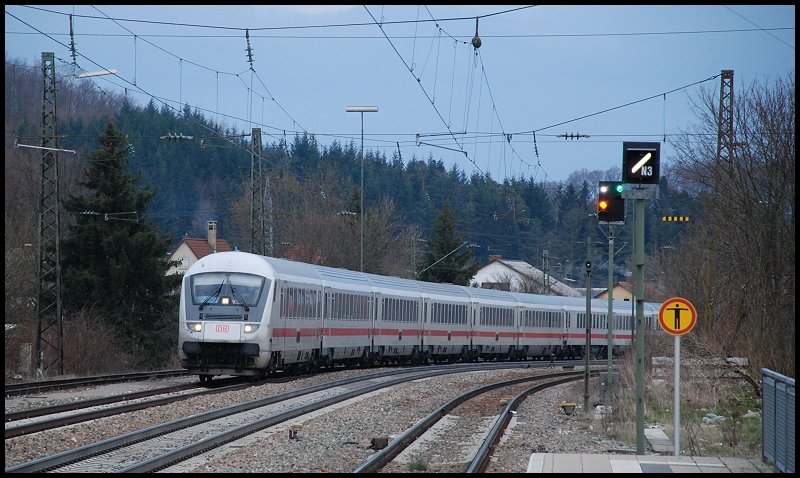 Durchfahrt eines InterCitys mit der 101 049 im Schubdienst in Amstetten. Aufgenommen am 12.April 2008.