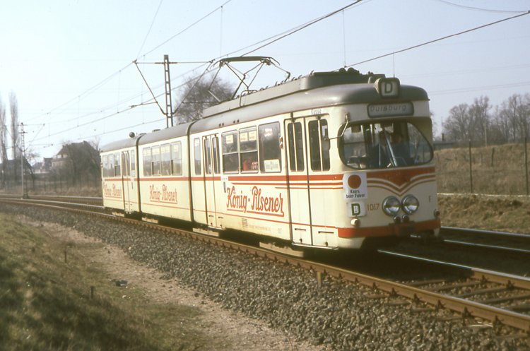 DVG 1017 mit Speiseraum im Einsatz auf der D.-Bahn bei Duisburg-Sittardsberg im Mrz 1972