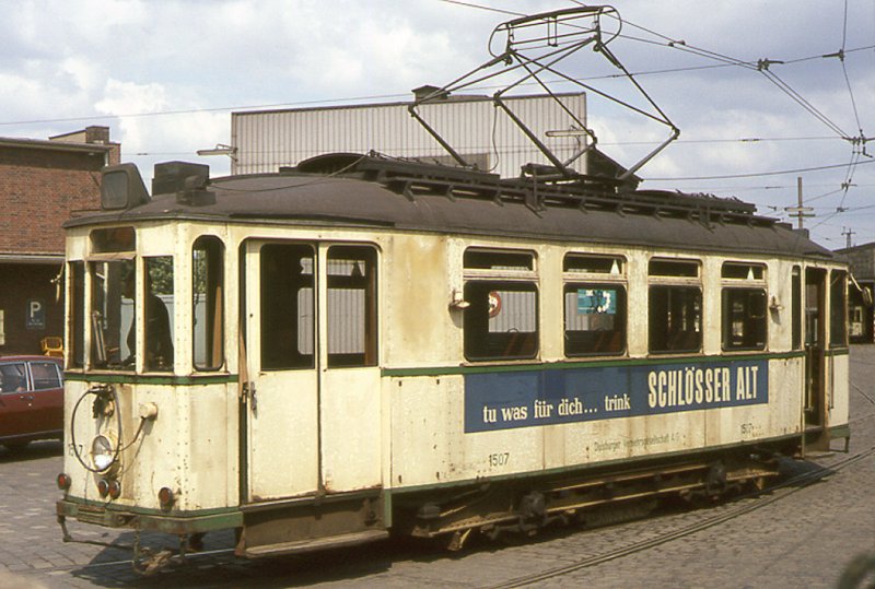 DVG  2x-Tw 1507 -ex 507 - , ehemals Kreis - Ruhrorter - Straenbahn, im Einsatz als Schlepp - und Rangiertriebwagen beim Depot Grunewald der Duisburger Verkehrsgesellschaft. Juli 1972