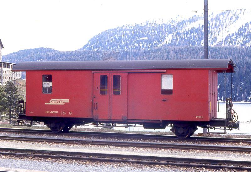 DZ 4036 GEPCK- und POSTWAGEN nur fr Berninabahn am 09.05.1991 in St.Moritz - Baujahr 1913 - SIG - Fahrzeuggewicht 9t - Zuladung 10t - LP 10,65m - V = 65km/h. - Mutation: ex F 4036 - 1949 FZ 4036 - 1964 DZ 4036. Hinweis: noch alte rote Lackierung 