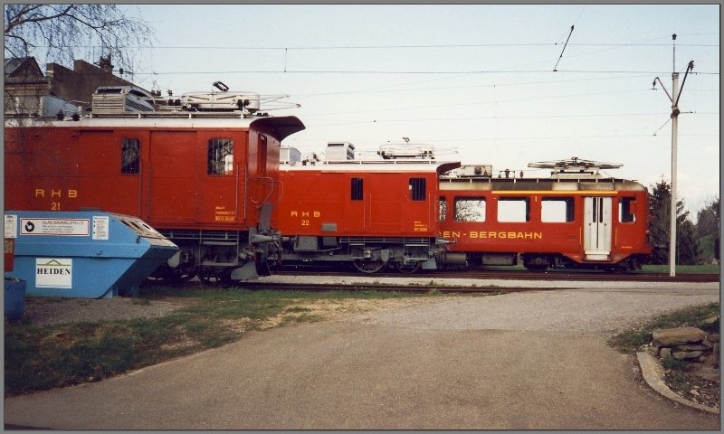 DZeh 2/4 21 und 22 und ABDeh 2/4 23 vor dem Depot in Heiden. (Archiv 05/93)