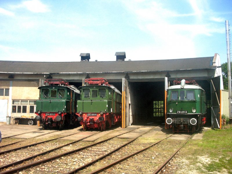 E 04 und E 18 der Deutschen Reichsbahn im ehem. Bw  Weimar, Mai 2003