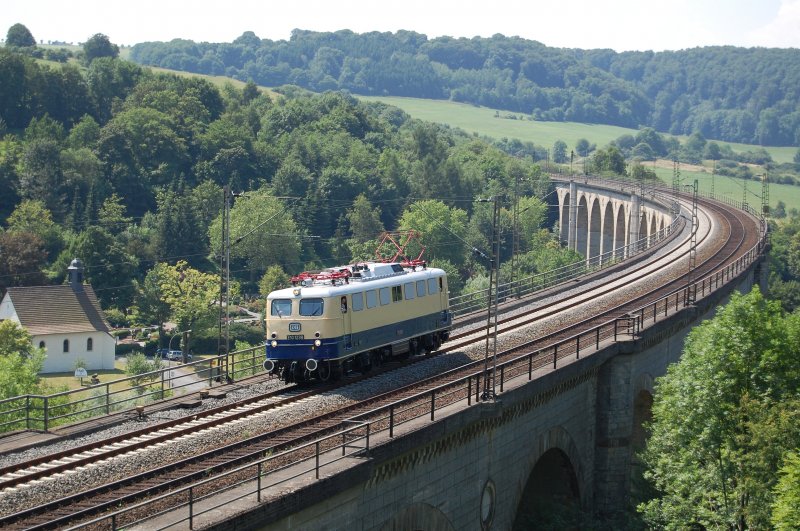 E 10 1239 reiste schon am 3.07.09 zum Viaduktfest 2009 an. Hier auf dem Bekeviadukt, vor Altenbeken.