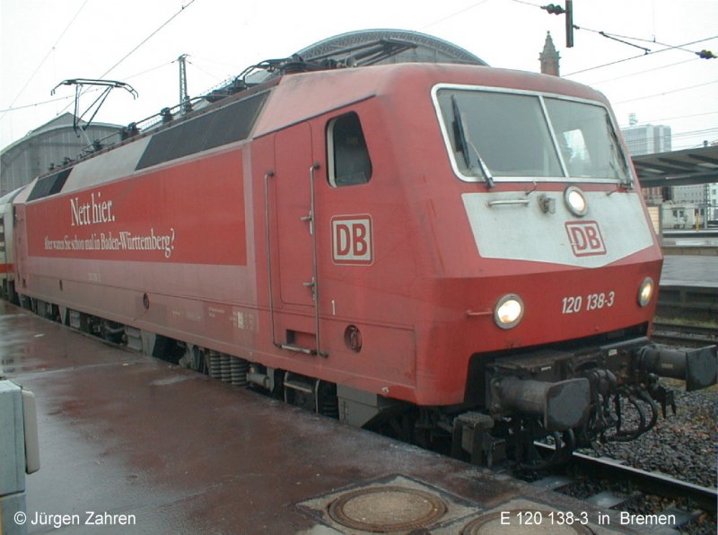 E 120 138-3 steht abfahrbereit am Bahnsteig in Bremen-Hbf.(Dez. 2001)