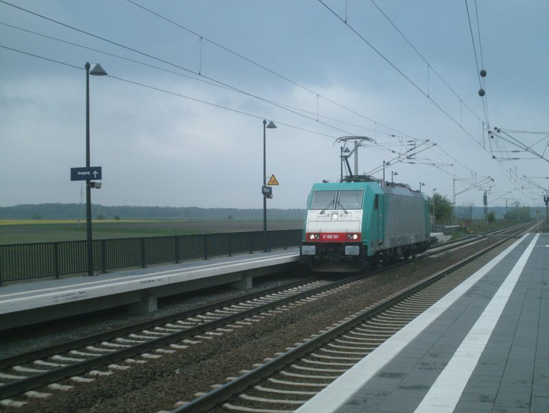 E 186 101 am 25.04.2008 in Vhrum. Kein Unternehmensnamen
erkennbar. Wer wei mehr?