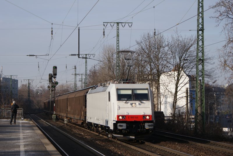 E 186 144 mit gem. GZ in Kln Sd am 03.01.2009