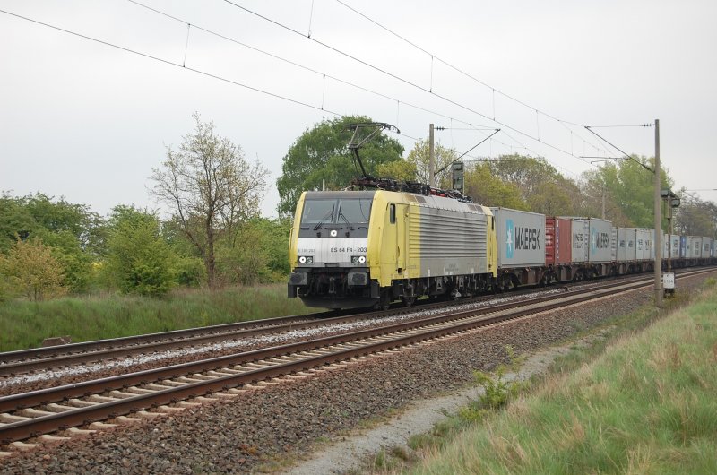 E 189 203 Dispolok kurz vor berquerung des Mittellandkanals bei Peine am 22.04.2009 