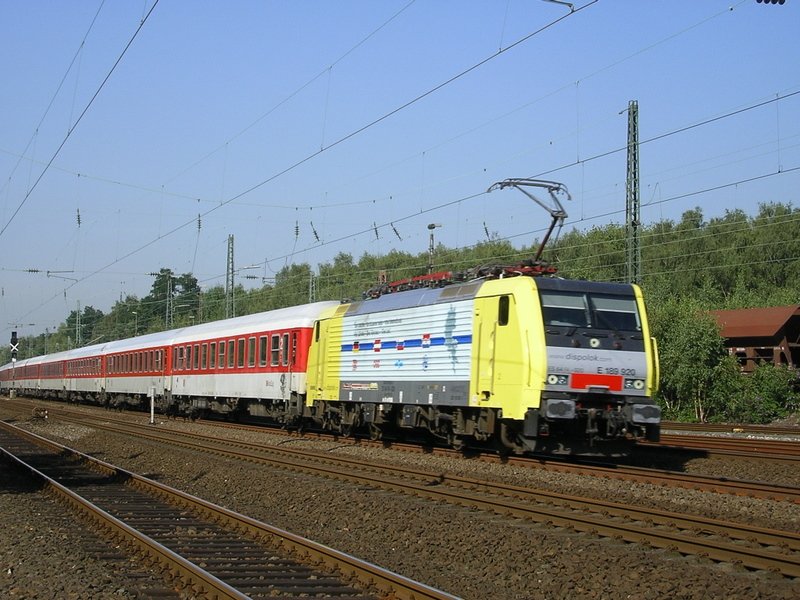 E 189 920 mit DB Autozug AZ 13313 von Villach nach Dortmund.
(15.10.2008)