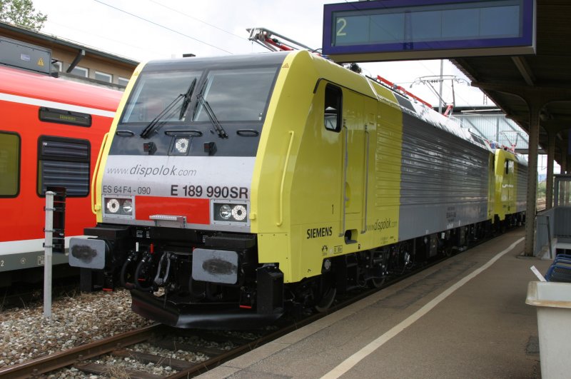 E 189 990SR und 189 992SR, Gl�ck hatte ich am 27.07.2004 als ich in G�ppingen diese nagelneuen Dispo-Loks vor die Linse bekam die auf �berholung am Bahnsteig standen.