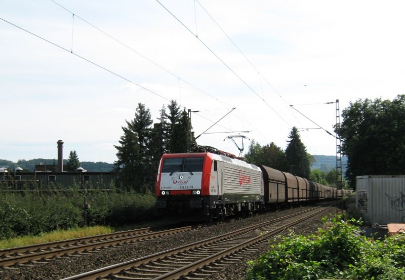 E 189095 von Veolia mit einem leeren Kohlezug vom Kohlekraftwerk Werdohl-Elverlingsen. Auf Chip gebannt bei Hohenlimburg im Oktober 2008.