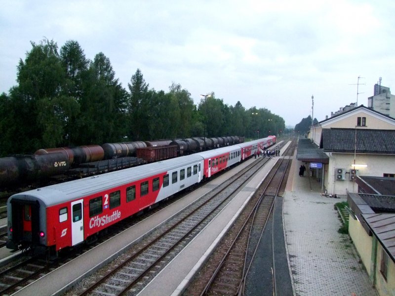 E 19718 (Oktoberfestsonderzug)nimmt noch ca. 20Personen auf ;080927