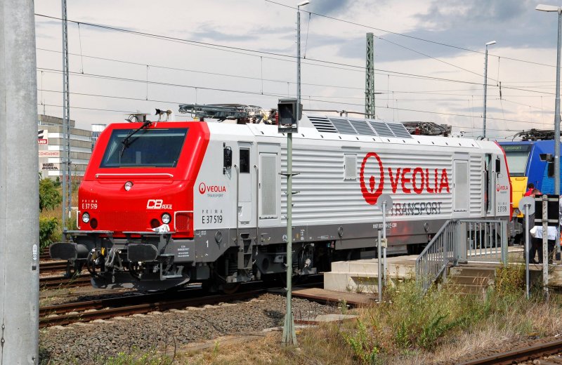 E 37 519 der Veolia wurde am 25.07.09 anlsslich des Bitterfelder Bahnhofsfest ausgestellt.