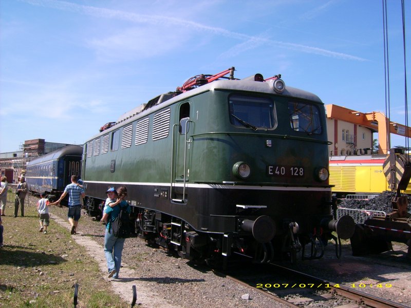 E 40 128 des DB-Museum Koblenz-Ltzel zugast auf dem Sommerfest 2007 in Halle/Saale. Fotografiert am 14.07.07.