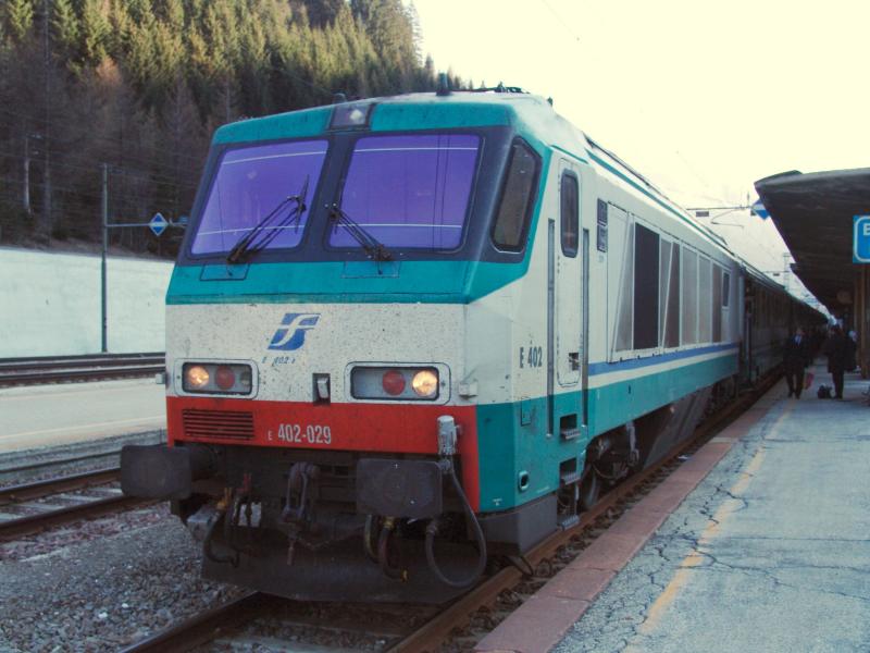 E 402-029 am 2.4.05 im Bahnhof Brenner