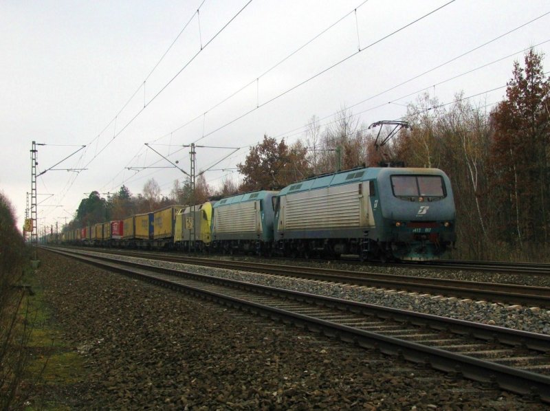 E 412 017, E 412 xxx und ES 64 U2 010 mit dem Transped Zug am 15.11.2008 in Haar (bei Mnchen).
